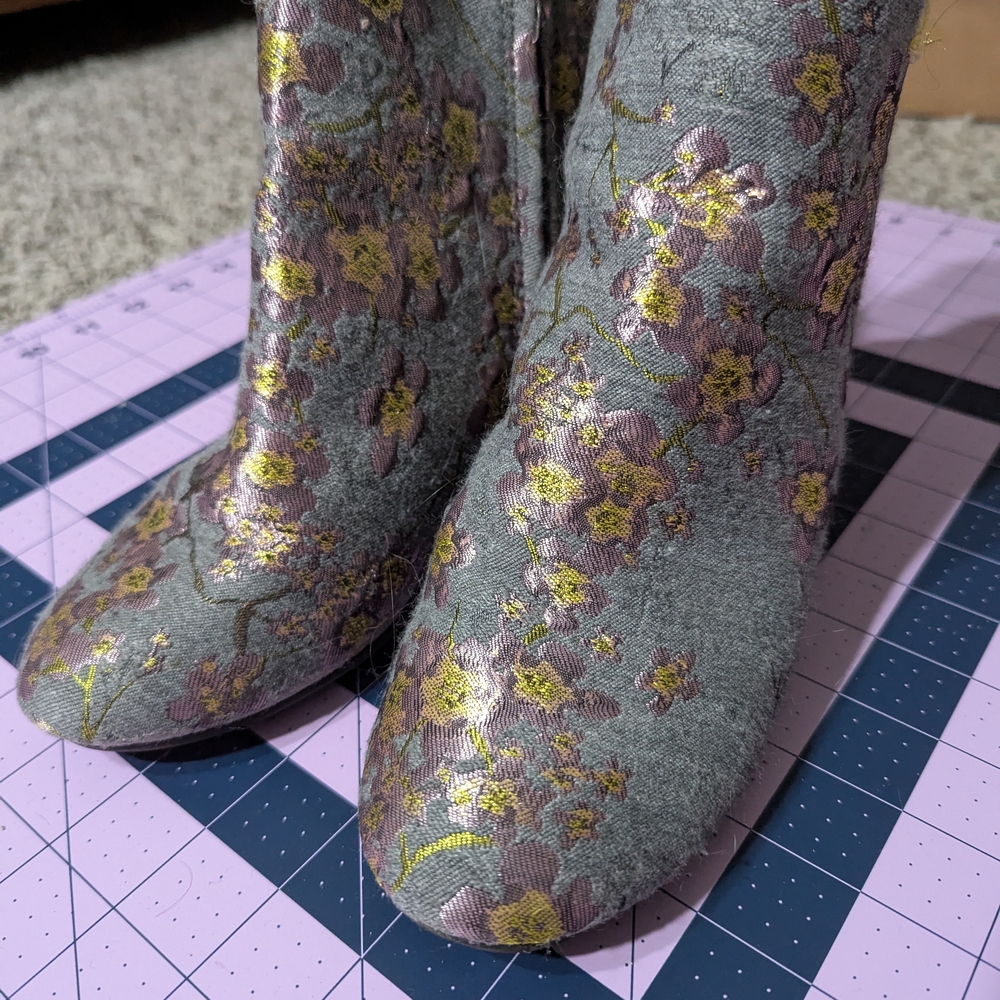 Zigi Soho Gray and Purple Ankle Boots with Eye-Catching Floral Design